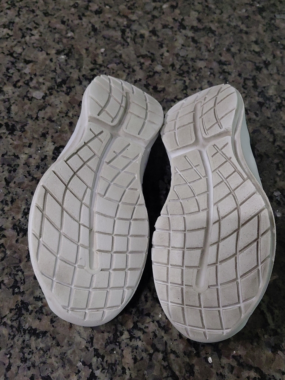 Oofos Oomg Sport LS Low Black/White Women’s Sz 7 - Picture 6 of 9
